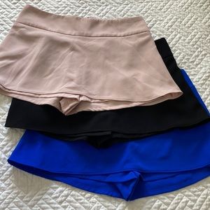 Express skirt with shorts under blue/black/rose size 10